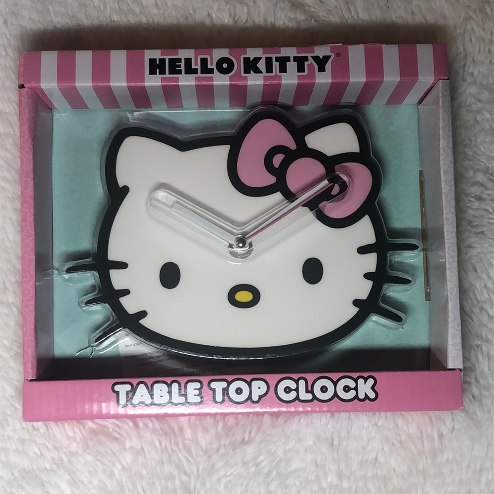 Hello Kitty Table Top Clock by Sanrio NWT Pink 🩷 & White 🤍